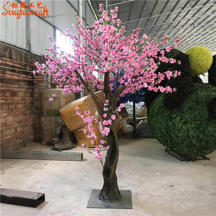 以假乱真的仿真桃花树、人造许愿树